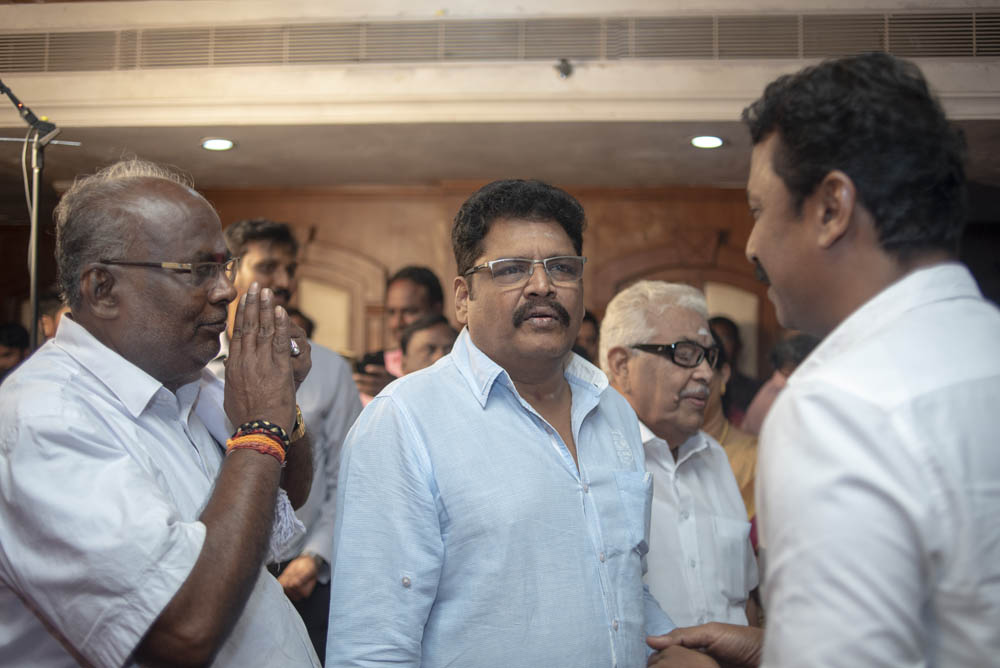 நடிகர் ஈ.ராமதாஸ் மகனின் நிச்சயதார்த்த ஆல்பம்..! நடிகர் ஈ.ராமதாஸ் மகனின் நிச்சயதார்த்த ஆல்பம்..!