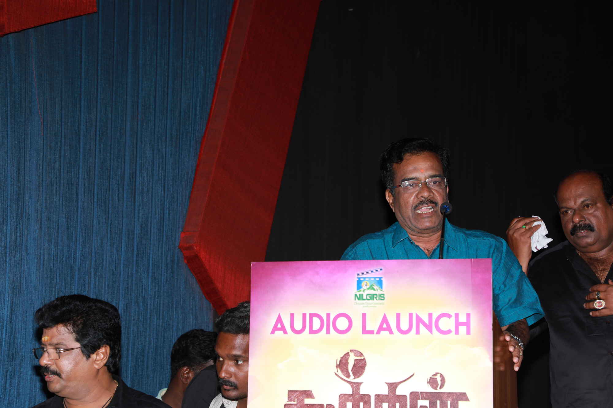 'கூத்தன்’ படத்தின் இசை வெளியீட்டு விழா ஆல்பம்..! 'கூத்தன்’ படத்தின் இசை வெளியீட்டு விழா ஆல்பம்..!
