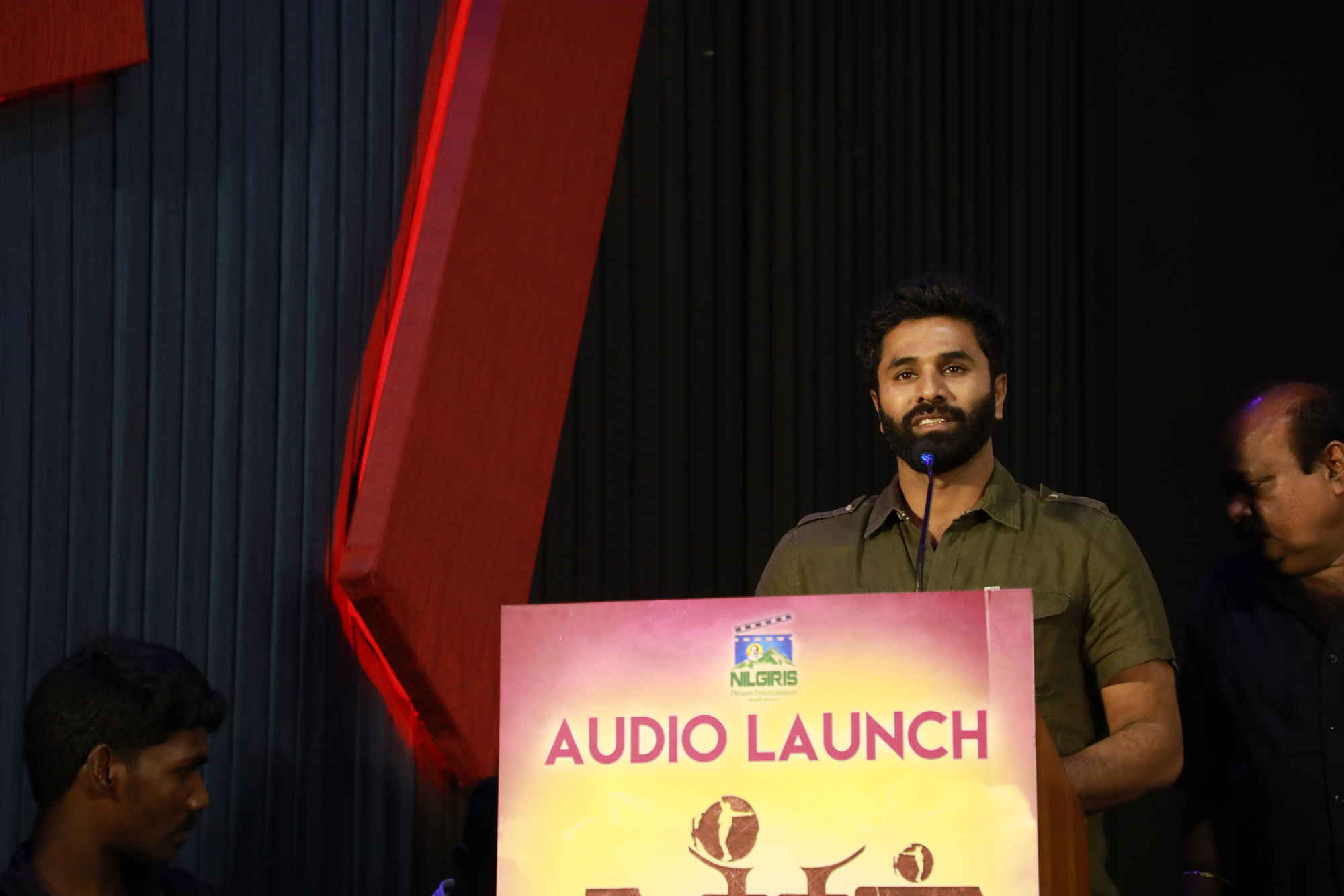 'கூத்தன்’ படத்தின் இசை வெளியீட்டு விழா ஆல்பம்..! 'கூத்தன்’ படத்தின் இசை வெளியீட்டு விழா ஆல்பம்..!