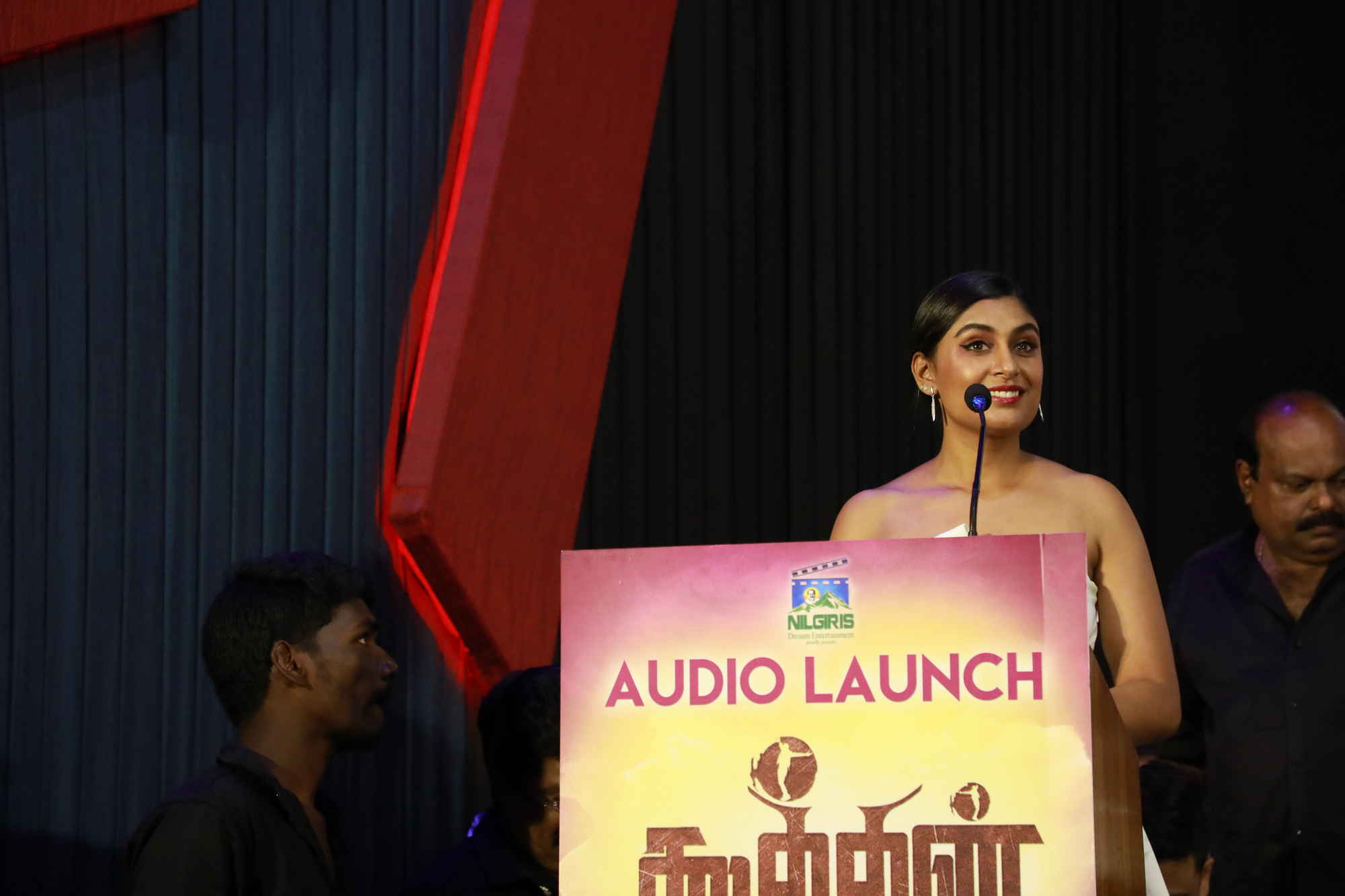 'கூத்தன்’ படத்தின் இசை வெளியீட்டு விழா ஆல்பம்..! 'கூத்தன்’ படத்தின் இசை வெளியீட்டு விழா ஆல்பம்..!