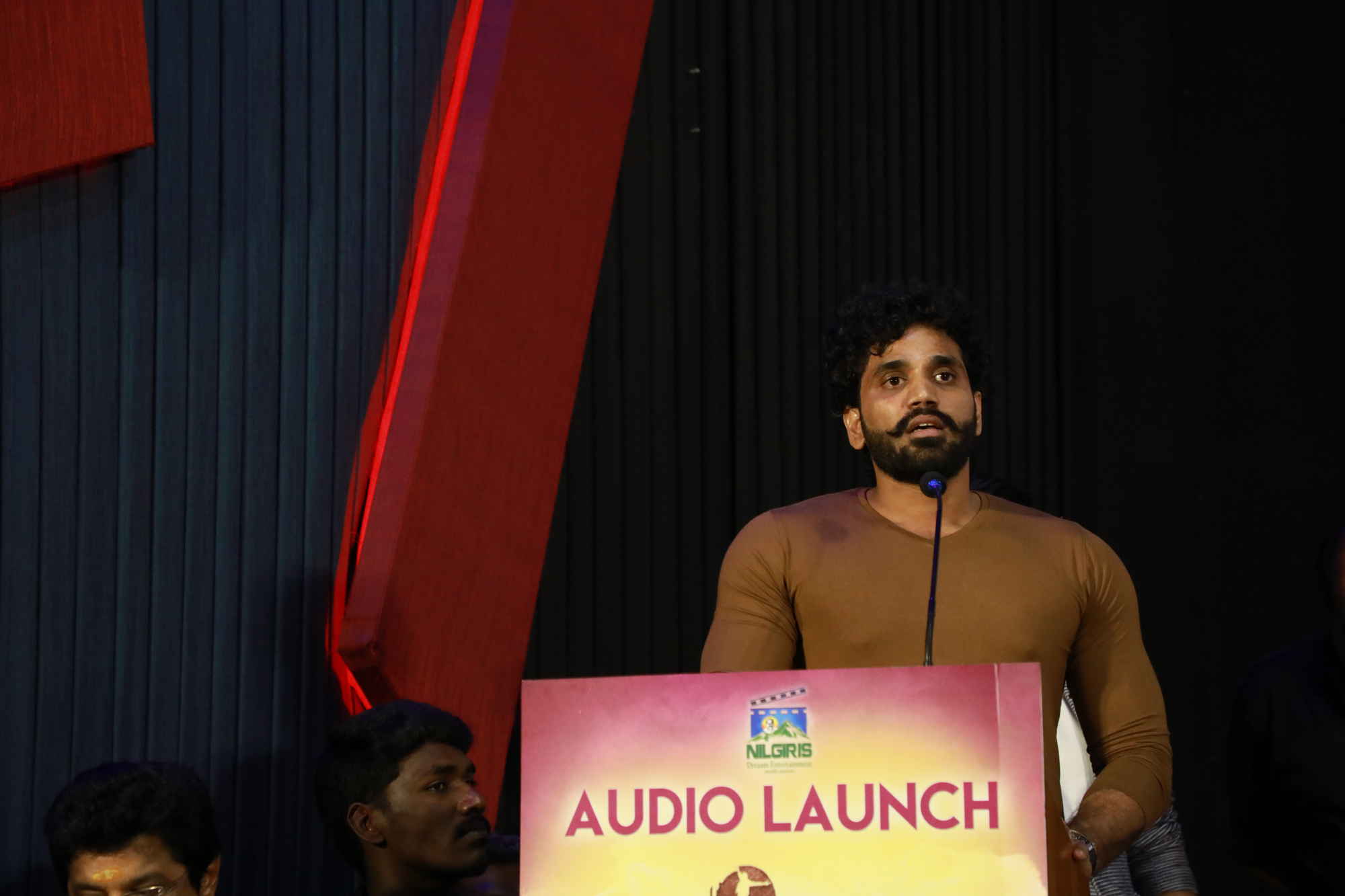 'கூத்தன்’ படத்தின் இசை வெளியீட்டு விழா ஆல்பம்..! 'கூத்தன்’ படத்தின் இசை வெளியீட்டு விழா ஆல்பம்..!