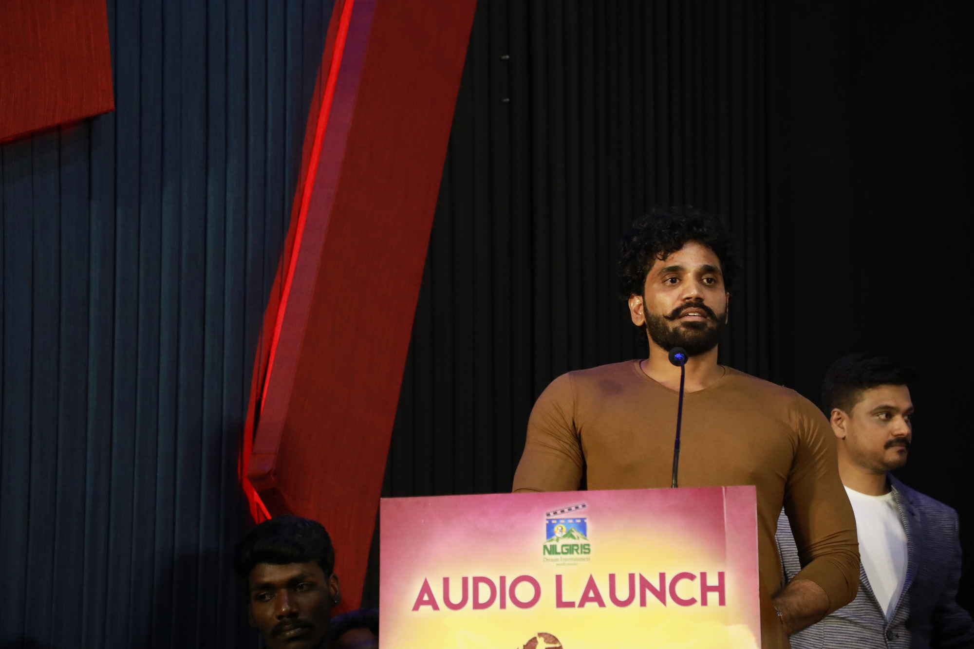 'கூத்தன்’ படத்தின் இசை வெளியீட்டு விழா ஆல்பம்..! 'கூத்தன்’ படத்தின் இசை வெளியீட்டு விழா ஆல்பம்..!