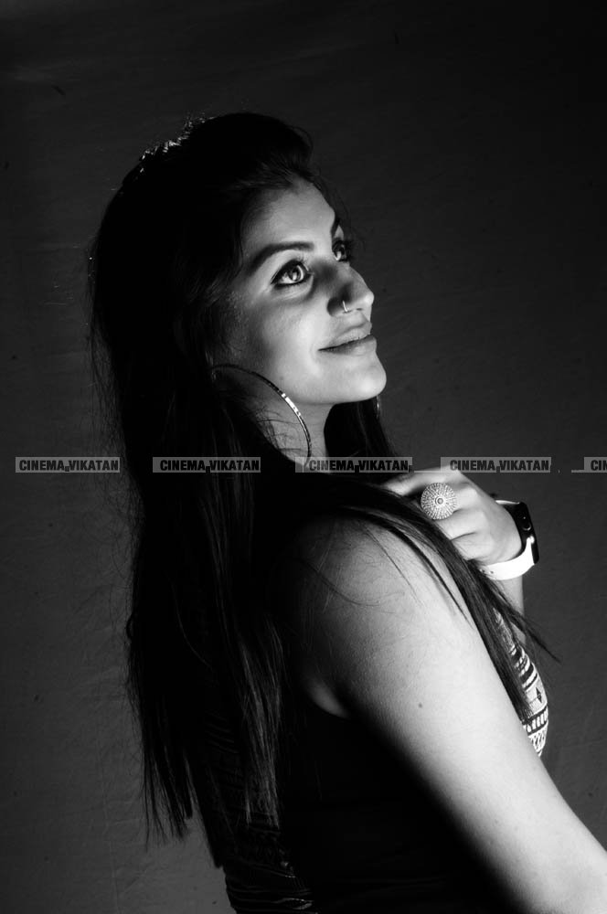 யாஷிகா ஆனந்த் லேட்டஸ்ட் போட்டோஷூட் ஸ்டில்ஸ்... படங்கள்: சொ.பாலசுப்ரமணியன் யாஷிகா ஆனந்த் லேட்டஸ்ட் போட்டோஷூட் ஸ்டில்ஸ்... படங்கள்: சொ.பாலசுப்ரமணியன்