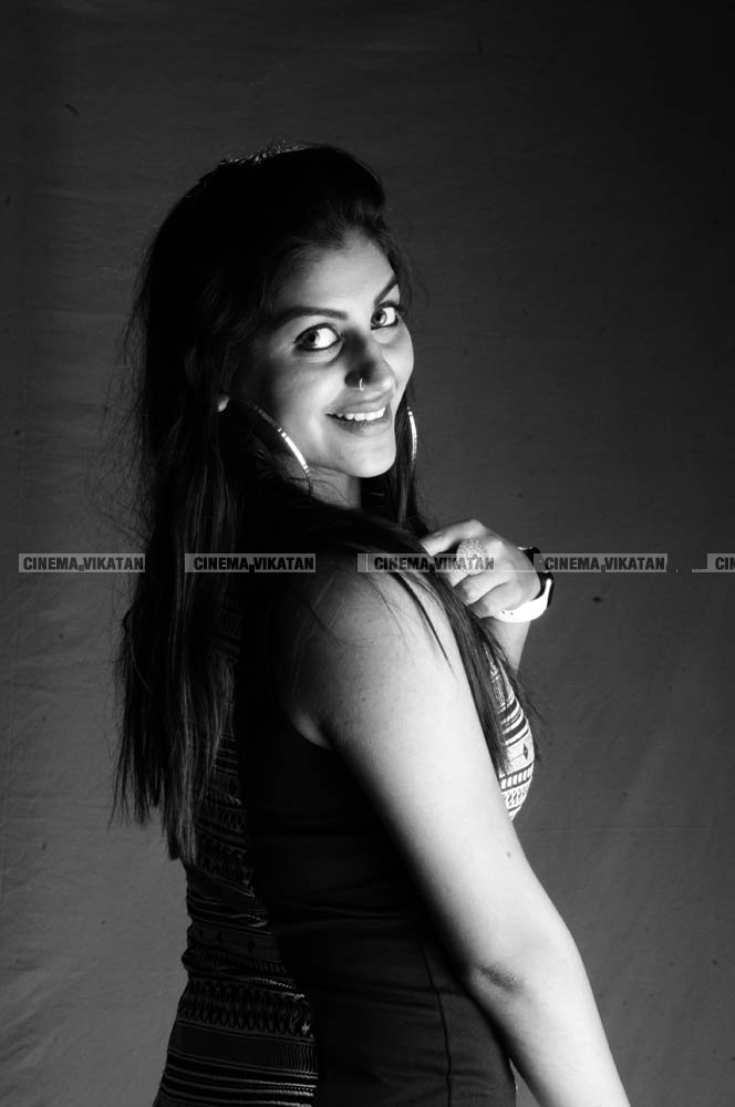 யாஷிகா ஆனந்த் லேட்டஸ்ட் போட்டோஷூட் ஸ்டில்ஸ்... படங்கள்: சொ.பாலசுப்ரமணியன் யாஷிகா ஆனந்த் லேட்டஸ்ட் போட்டோஷூட் ஸ்டில்ஸ்... படங்கள்: சொ.பாலசுப்ரமணியன்