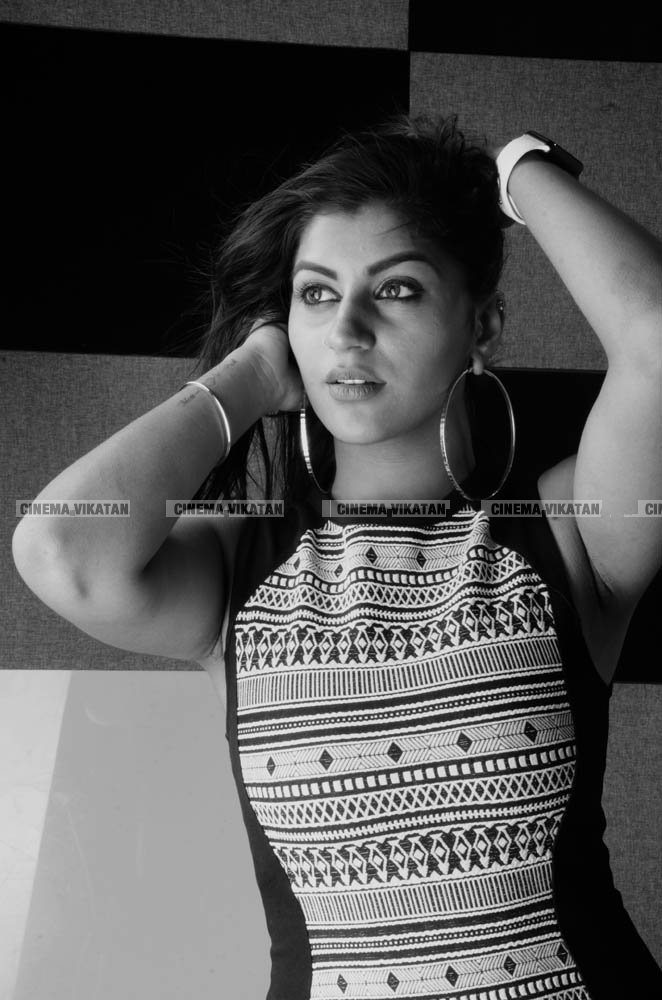 யாஷிகா ஆனந்த் லேட்டஸ்ட் போட்டோஷூட் ஸ்டில்ஸ்... படங்கள்: சொ.பாலசுப்ரமணியன் யாஷிகா ஆனந்த் லேட்டஸ்ட் போட்டோஷூட் ஸ்டில்ஸ்... படங்கள்: சொ.பாலசுப்ரமணியன்