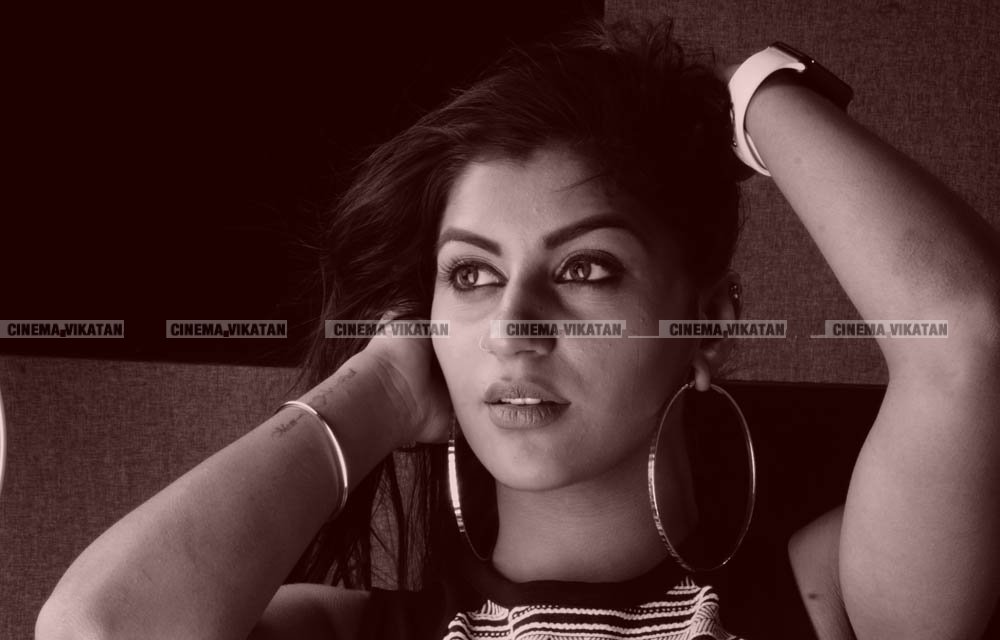 யாஷிகா ஆனந்த் லேட்டஸ்ட் போட்டோஷூட் ஸ்டில்ஸ்... படங்கள்: சொ.பாலசுப்ரமணியன் யாஷிகா ஆனந்த் லேட்டஸ்ட் போட்டோஷூட் ஸ்டில்ஸ்... படங்கள்: சொ.பாலசுப்ரமணியன்