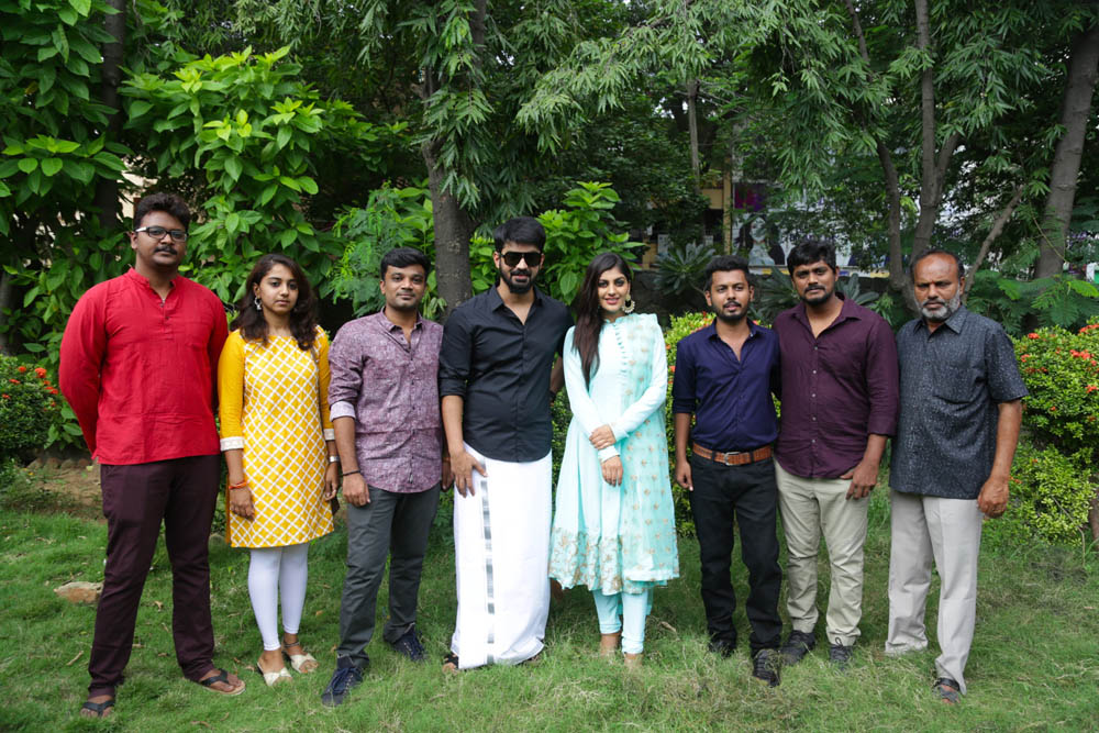 மஹத் - யாஷிகா நடிக்கும் 'புரொடக்சன் நம்பர் 2' - படப்பூஜை படங்கள் மஹத் - யாஷிகா நடிக்கும் 'புரொடக்சன் நம்பர் 2' - படப்பூஜை படங்கள்