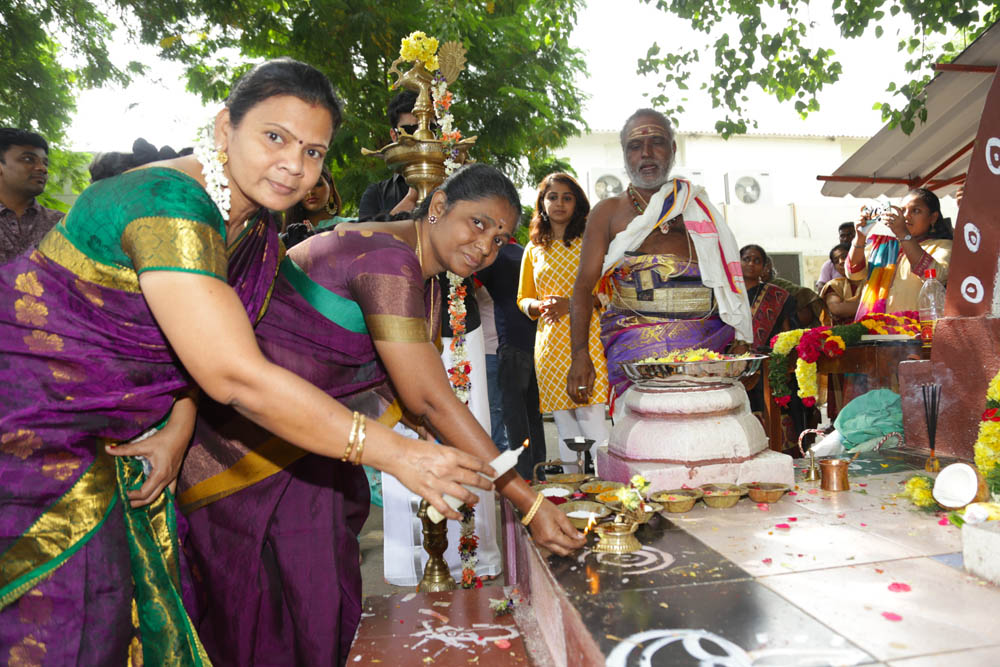 மஹத் - யாஷிகா நடிக்கும் 'புரொடக்சன் நம்பர் 2' - படப்பூஜை படங்கள் மஹத் - யாஷிகா நடிக்கும் 'புரொடக்சன் நம்பர் 2' - படப்பூஜை படங்கள்