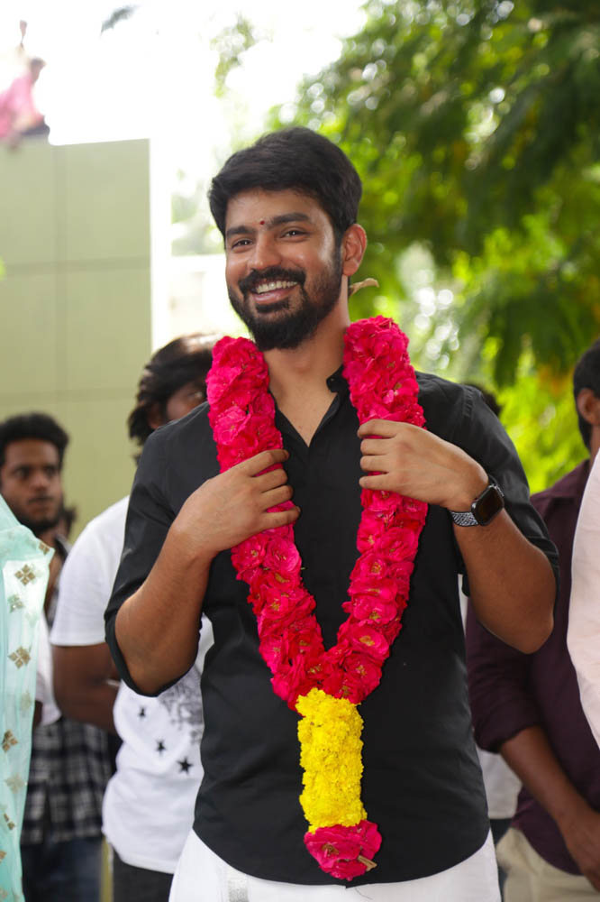மஹத் - யாஷிகா நடிக்கும் 'புரொடக்சன் நம்பர் 2' - படப்பூஜை படங்கள் மஹத் - யாஷிகா நடிக்கும் 'புரொடக்சன் நம்பர் 2' - படப்பூஜை படங்கள்
