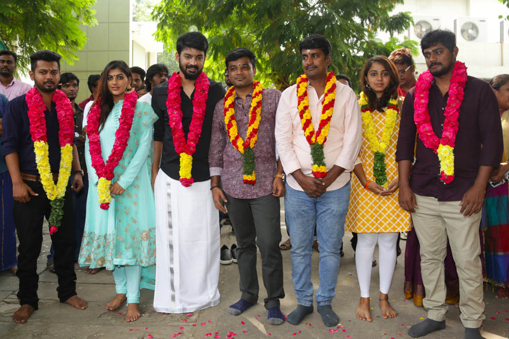 மஹத் - யாஷிகா நடிக்கும் 'புரொடக்சன் நம்பர் 2' - படப்பூஜை படங்கள் மஹத் - யாஷிகா நடிக்கும் 'புரொடக்சன் நம்பர் 2' - படப்பூஜை படங்கள்