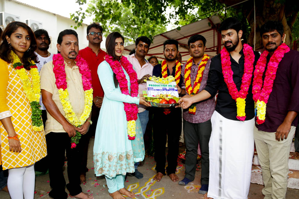 மஹத் - யாஷிகா நடிக்கும் 'புரொடக்சன் நம்பர் 2' - படப்பூஜை படங்கள் மஹத் - யாஷிகா நடிக்கும் 'புரொடக்சன் நம்பர் 2' - படப்பூஜை படங்கள்
