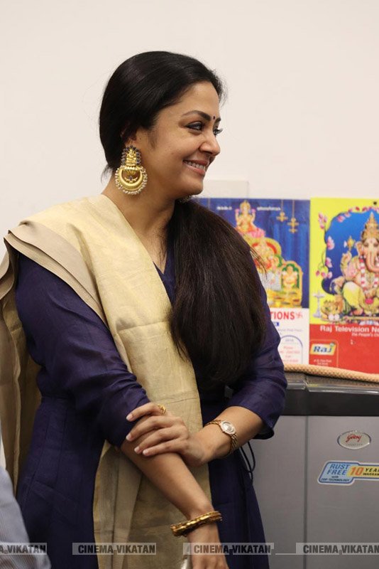 காற்றின் மொழி படவிழாவில் ஜோதிகா... படங்கள்: ராகேஷ் பெ காற்றின் மொழி படவிழாவில் ஜோதிகா... படங்கள்: ராகேஷ் பெ