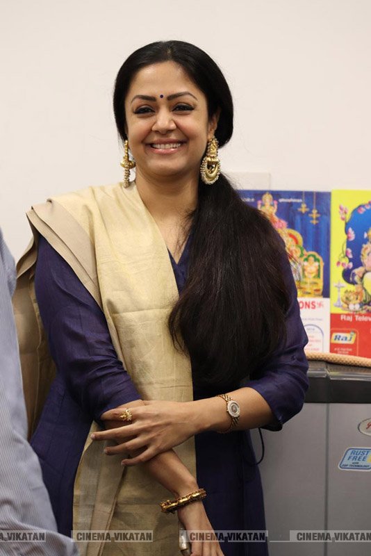 காற்றின் மொழி படவிழாவில் ஜோதிகா... படங்கள்: ராகேஷ் பெ காற்றின் மொழி படவிழாவில் ஜோதிகா... படங்கள்: ராகேஷ் பெ