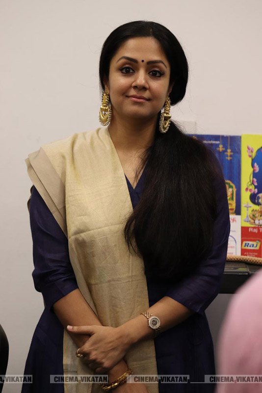 காற்றின் மொழி படவிழாவில் ஜோதிகா... படங்கள்: ராகேஷ் பெ காற்றின் மொழி படவிழாவில் ஜோதிகா... படங்கள்: ராகேஷ் பெ