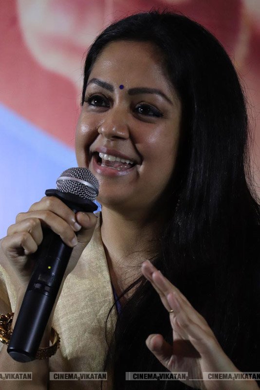 காற்றின் மொழி படவிழாவில் ஜோதிகா... படங்கள்: ராகேஷ் பெ காற்றின் மொழி படவிழாவில் ஜோதிகா... படங்கள்: ராகேஷ் பெ