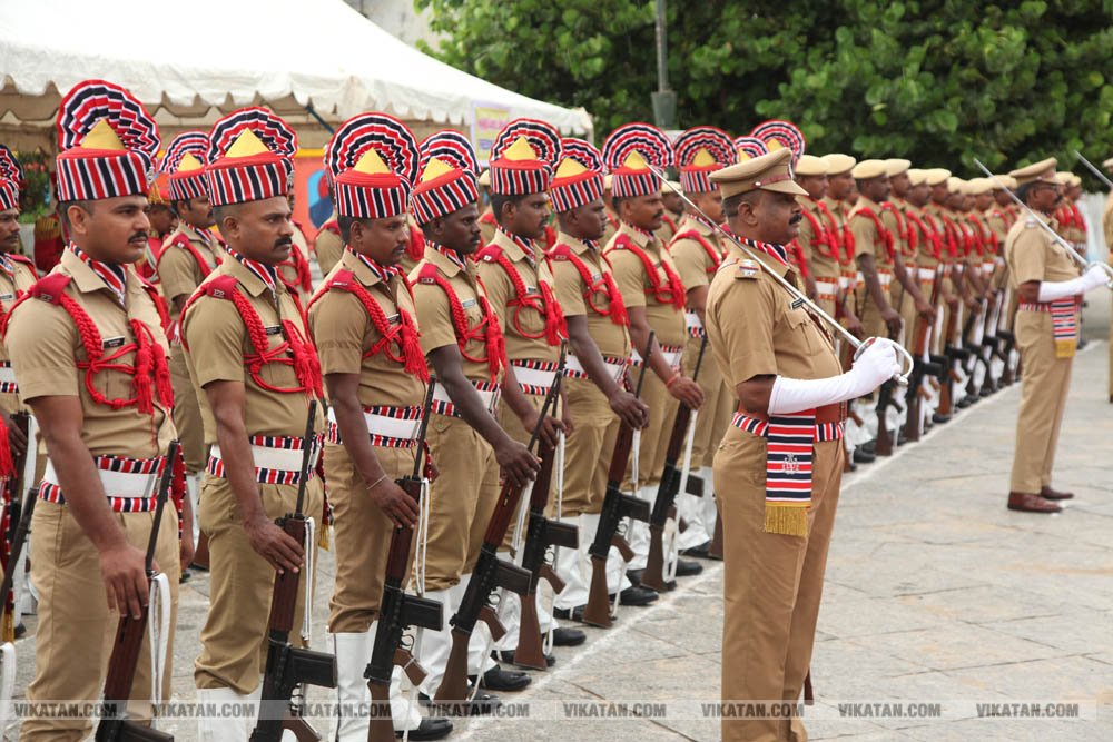 கொட்டும் மழையில் புதுச்சேரி விடுதலை நாள் விழா கொண்டாட்டம் சிறப்பு படங்கள்: அ.குரூஸ்தனம் கொட்டும் மழையில் புதுச்சேரி விடுதலை நாள் விழா கொண்டாட்டம் சிறப்பு படங்கள்: அ.குரூஸ்தனம்