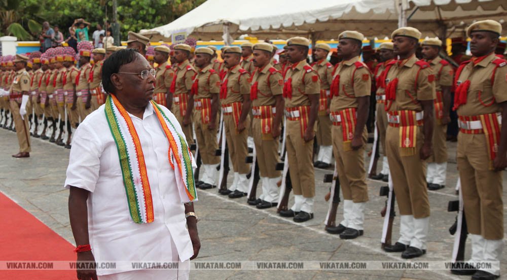 கொட்டும் மழையில் புதுச்சேரி விடுதலை நாள் விழா கொண்டாட்டம் சிறப்பு படங்கள்: அ.குரூஸ்தனம் கொட்டும் மழையில் புதுச்சேரி விடுதலை நாள் விழா கொண்டாட்டம் சிறப்பு படங்கள்: அ.குரூஸ்தனம்