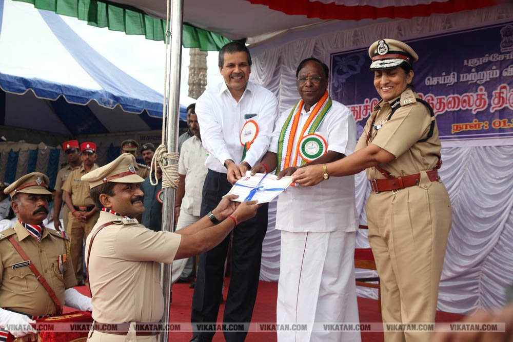 கொட்டும் மழையில் புதுச்சேரி விடுதலை நாள் விழா கொண்டாட்டம் சிறப்பு படங்கள்: அ.குரூஸ்தனம் கொட்டும் மழையில் புதுச்சேரி விடுதலை நாள் விழா கொண்டாட்டம் சிறப்பு படங்கள்: அ.குரூஸ்தனம்