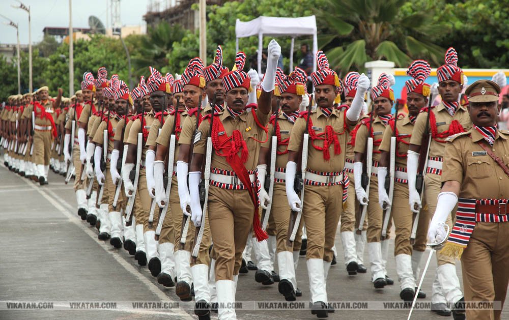 கொட்டும் மழையில் புதுச்சேரி விடுதலை நாள் விழா கொண்டாட்டம் சிறப்பு படங்கள்: அ.குரூஸ்தனம் கொட்டும் மழையில் புதுச்சேரி விடுதலை நாள் விழா கொண்டாட்டம் சிறப்பு படங்கள்: அ.குரூஸ்தனம்