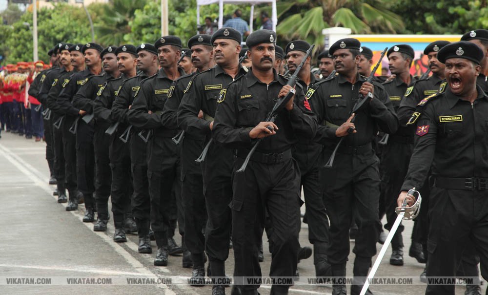 கொட்டும் மழையில் புதுச்சேரி விடுதலை நாள் விழா கொண்டாட்டம் சிறப்பு படங்கள்: அ.குரூஸ்தனம் கொட்டும் மழையில் புதுச்சேரி விடுதலை நாள் விழா கொண்டாட்டம் சிறப்பு படங்கள்: அ.குரூஸ்தனம்