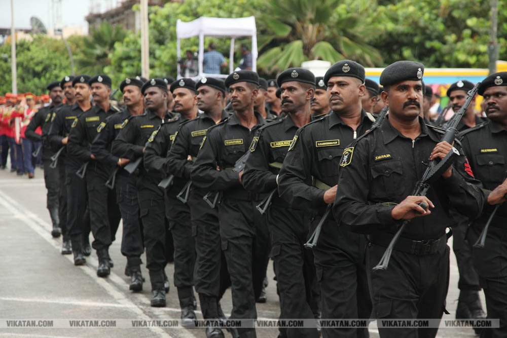 கொட்டும் மழையில் புதுச்சேரி விடுதலை நாள் விழா கொண்டாட்டம் சிறப்பு படங்கள்: அ.குரூஸ்தனம் கொட்டும் மழையில் புதுச்சேரி விடுதலை நாள் விழா கொண்டாட்டம் சிறப்பு படங்கள்: அ.குரூஸ்தனம்