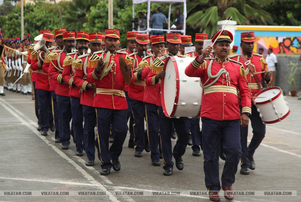 கொட்டும் மழையில் புதுச்சேரி விடுதலை நாள் விழா கொண்டாட்டம் சிறப்பு படங்கள்: அ.குரூஸ்தனம் கொட்டும் மழையில் புதுச்சேரி விடுதலை நாள் விழா கொண்டாட்டம் சிறப்பு படங்கள்: அ.குரூஸ்தனம்