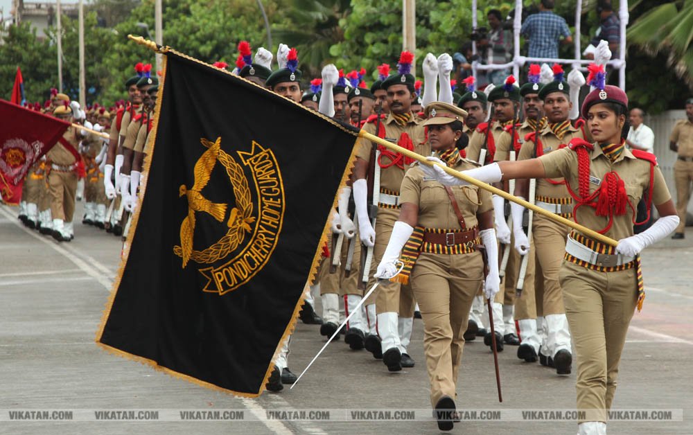 கொட்டும் மழையில் புதுச்சேரி விடுதலை நாள் விழா கொண்டாட்டம் சிறப்பு படங்கள்: அ.குரூஸ்தனம் கொட்டும் மழையில் புதுச்சேரி விடுதலை நாள் விழா கொண்டாட்டம் சிறப்பு படங்கள்: அ.குரூஸ்தனம்