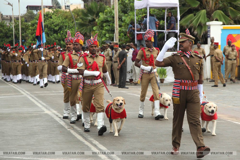 கொட்டும் மழையில் புதுச்சேரி விடுதலை நாள் விழா கொண்டாட்டம் சிறப்பு படங்கள்: அ.குரூஸ்தனம் கொட்டும் மழையில் புதுச்சேரி விடுதலை நாள் விழா கொண்டாட்டம் சிறப்பு படங்கள்: அ.குரூஸ்தனம்