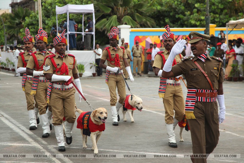 கொட்டும் மழையில் புதுச்சேரி விடுதலை நாள் விழா கொண்டாட்டம் சிறப்பு படங்கள்: அ.குரூஸ்தனம் கொட்டும் மழையில் புதுச்சேரி விடுதலை நாள் விழா கொண்டாட்டம் சிறப்பு படங்கள்: அ.குரூஸ்தனம்
