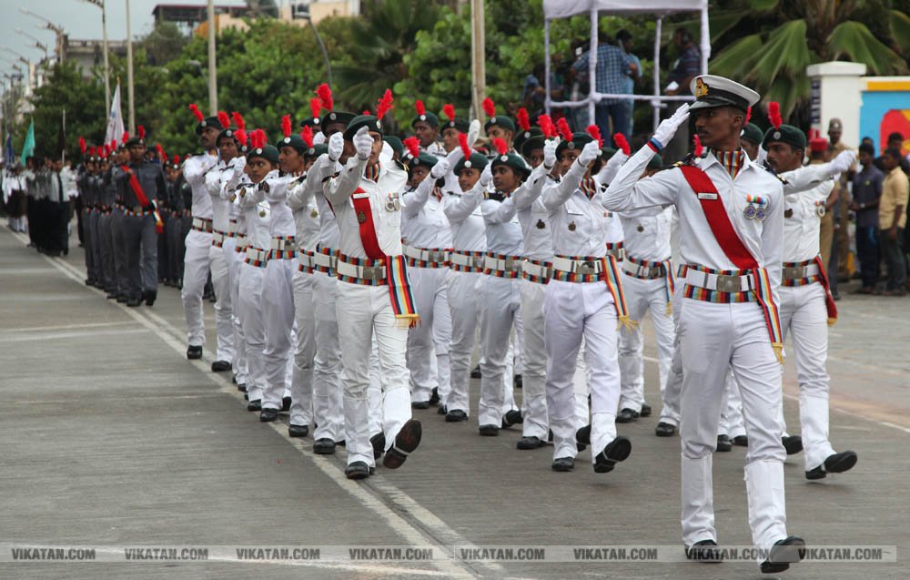 கொட்டும் மழையில் புதுச்சேரி விடுதலை நாள் விழா கொண்டாட்டம் சிறப்பு படங்கள்: அ.குரூஸ்தனம் கொட்டும் மழையில் புதுச்சேரி விடுதலை நாள் விழா கொண்டாட்டம் சிறப்பு படங்கள்: அ.குரூஸ்தனம்