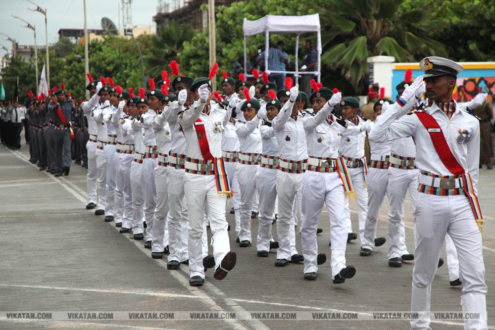கொட்டும் மழையில் புதுச்சேரி விடுதலை நாள் விழா கொண்டாட்டம் சிறப்பு படங்கள்: அ.குரூஸ்தனம் கொட்டும் மழையில் புதுச்சேரி விடுதலை நாள் விழா கொண்டாட்டம் சிறப்பு படங்கள்: அ.குரூஸ்தனம்