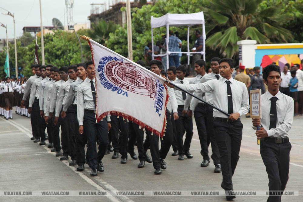 கொட்டும் மழையில் புதுச்சேரி விடுதலை நாள் விழா கொண்டாட்டம் சிறப்பு படங்கள்: அ.குரூஸ்தனம் கொட்டும் மழையில் புதுச்சேரி விடுதலை நாள் விழா கொண்டாட்டம் சிறப்பு படங்கள்: அ.குரூஸ்தனம்
