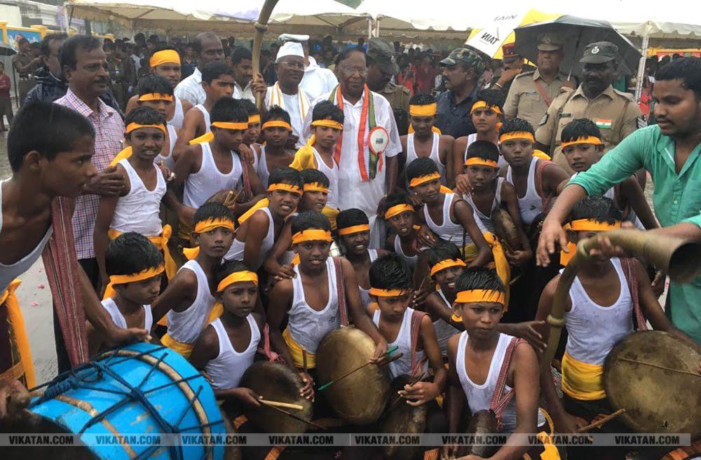 கொட்டும் மழையில் புதுச்சேரி விடுதலை நாள் விழா கொண்டாட்டம் சிறப்பு படங்கள்: அ.குரூஸ்தனம் கொட்டும் மழையில் புதுச்சேரி விடுதலை நாள் விழா கொண்டாட்டம் சிறப்பு படங்கள்: அ.குரூஸ்தனம்