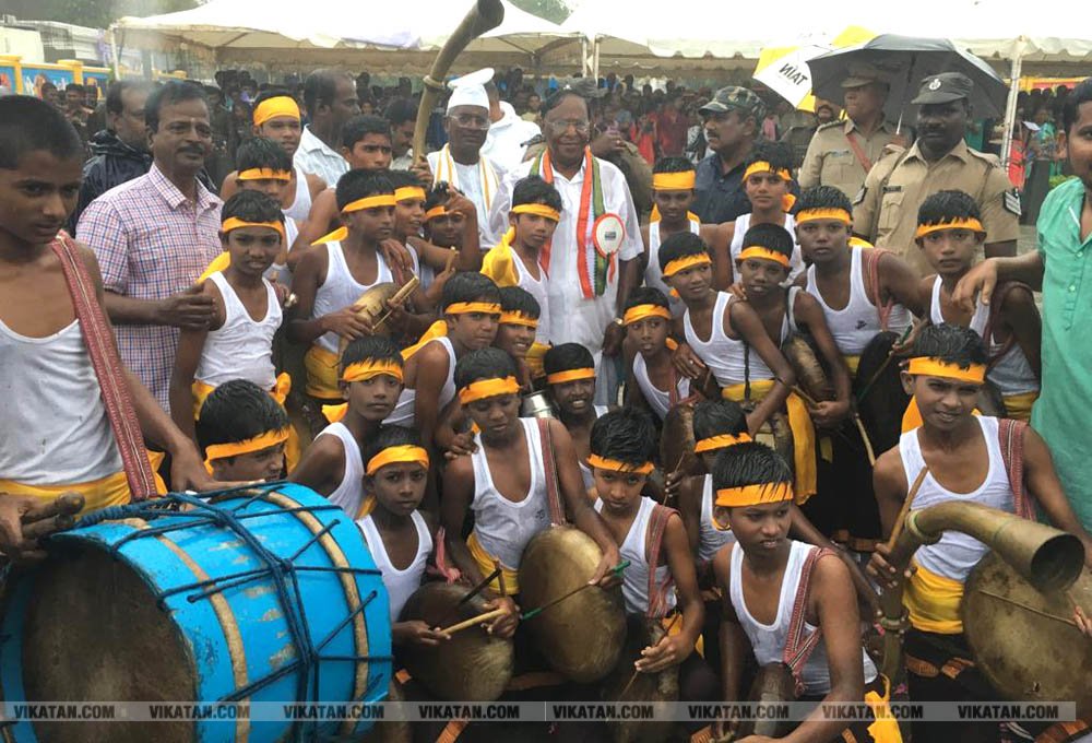 கொட்டும் மழையில் புதுச்சேரி விடுதலை நாள் விழா கொண்டாட்டம் சிறப்பு படங்கள்: அ.குரூஸ்தனம் கொட்டும் மழையில் புதுச்சேரி விடுதலை நாள் விழா கொண்டாட்டம் சிறப்பு படங்கள்: அ.குரூஸ்தனம்