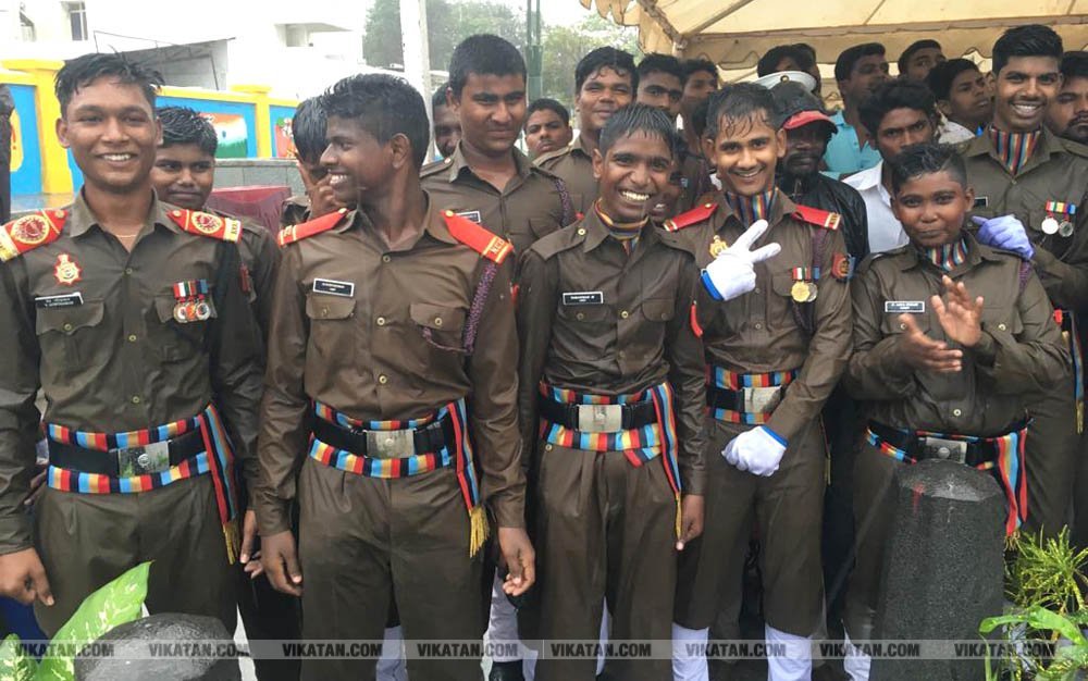 கொட்டும் மழையில் புதுச்சேரி விடுதலை நாள் விழா கொண்டாட்டம் சிறப்பு படங்கள்: அ.குரூஸ்தனம் கொட்டும் மழையில் புதுச்சேரி விடுதலை நாள் விழா கொண்டாட்டம் சிறப்பு படங்கள்: அ.குரூஸ்தனம்