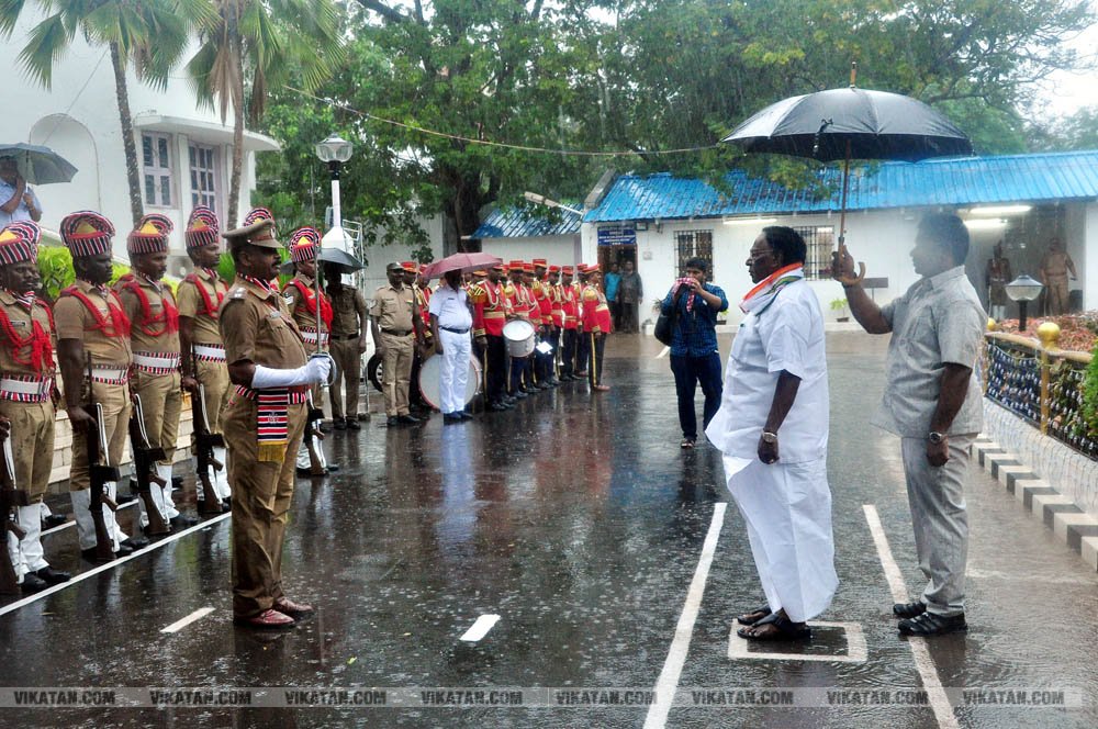 கொட்டும் மழையில் புதுச்சேரி விடுதலை நாள் விழா கொண்டாட்டம் சிறப்பு படங்கள்: அ.குரூஸ்தனம் கொட்டும் மழையில் புதுச்சேரி விடுதலை நாள் விழா கொண்டாட்டம் சிறப்பு படங்கள்: அ.குரூஸ்தனம்