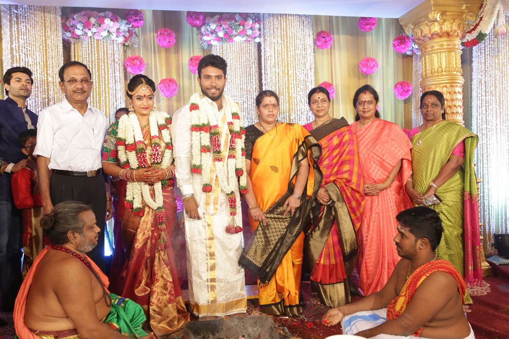 நடிகர் சிவகுமார் - நடிகை சுஜா வருணி திருமணம்... ஆல்பம் நடிகர் சிவகுமார் - நடிகை சுஜா வருணி திருமணம்... ஆல்பம்