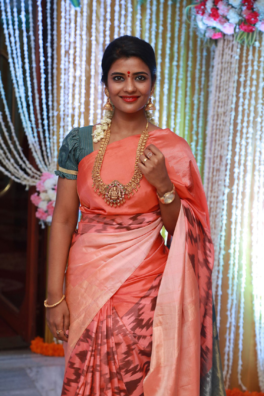 பிக்பாஸ் சுஜா வருணி - நடிகர் சிவகுமார் திருமண வரவேற்பு நிகழ்ச்சி... திரைப்பிரபலங்கள் நேரில் வாழ்த்து... புகைப்படத் தொகுப்பு பிக்பாஸ் சுஜா வருணி - நடிகர் சிவகுமார் திருமண வரவேற்பு நிகழ்ச்சி... திரைப்பிரபலங்கள் நேரில் வாழ்த்து... புகைப்படத் தொகுப்பு