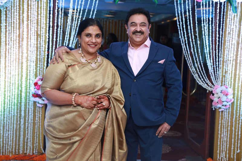 பிக்பாஸ் சுஜா வருணி - நடிகர் சிவகுமார் திருமண வரவேற்பு நிகழ்ச்சி... திரைப்பிரபலங்கள் நேரில் வாழ்த்து... புகைப்படத் தொகுப்பு பிக்பாஸ் சுஜா வருணி - நடிகர் சிவகுமார் திருமண வரவேற்பு நிகழ்ச்சி... திரைப்பிரபலங்கள் நேரில் வாழ்த்து... புகைப்படத் தொகுப்பு
