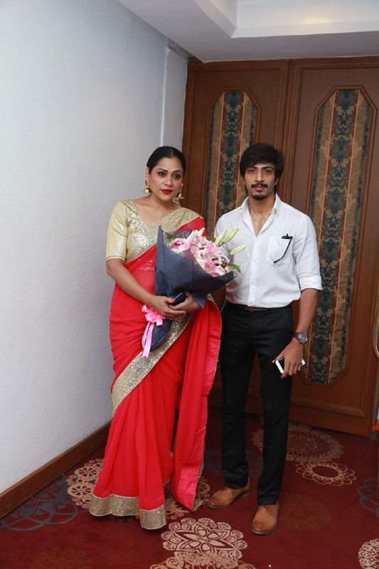 பிக்பாஸ் சுஜா வருணி - நடிகர் சிவகுமார் திருமண வரவேற்பு நிகழ்ச்சி... திரைப்பிரபலங்கள் நேரில் வாழ்த்து... புகைப்படத் தொகுப்பு பிக்பாஸ் சுஜா வருணி - நடிகர் சிவகுமார் திருமண வரவேற்பு நிகழ்ச்சி... திரைப்பிரபலங்கள் நேரில் வாழ்த்து... புகைப்படத் தொகுப்பு