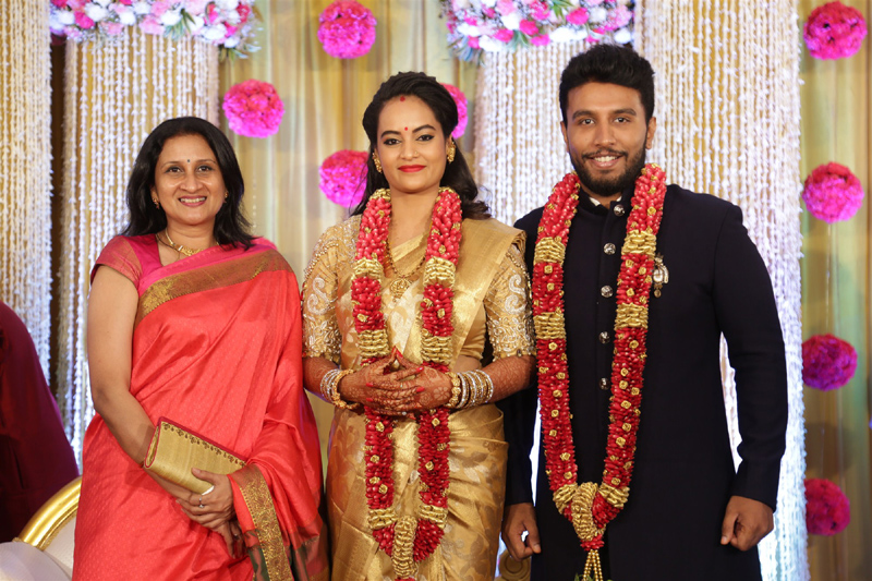 பிக்பாஸ் சுஜா வருணி - நடிகர் சிவகுமார் திருமண வரவேற்பு நிகழ்ச்சி... திரைப்பிரபலங்கள் நேரில் வாழ்த்து... புகைப்படத் தொகுப்பு பிக்பாஸ் சுஜா வருணி - நடிகர் சிவகுமார் திருமண வரவேற்பு நிகழ்ச்சி... திரைப்பிரபலங்கள் நேரில் வாழ்த்து... புகைப்படத் தொகுப்பு
