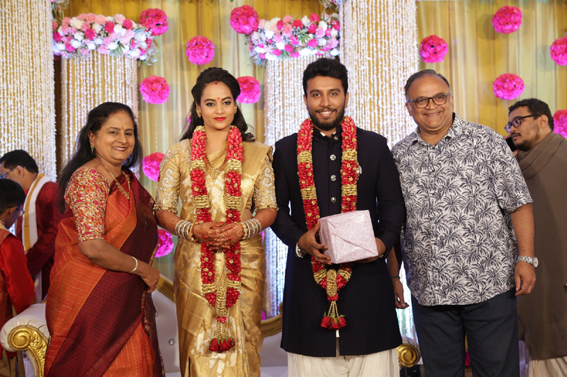 பிக்பாஸ் சுஜா வருணி - நடிகர் சிவகுமார் திருமண வரவேற்பு நிகழ்ச்சி... திரைப்பிரபலங்கள் நேரில் வாழ்த்து... புகைப்படத் தொகுப்பு பிக்பாஸ் சுஜா வருணி - நடிகர் சிவகுமார் திருமண வரவேற்பு நிகழ்ச்சி... திரைப்பிரபலங்கள் நேரில் வாழ்த்து... புகைப்படத் தொகுப்பு