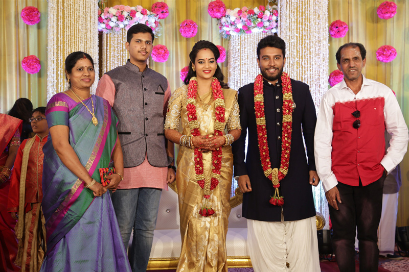 பிக்பாஸ் சுஜா வருணி - நடிகர் சிவகுமார் திருமண வரவேற்பு நிகழ்ச்சி... திரைப்பிரபலங்கள் நேரில் வாழ்த்து... புகைப்படத் தொகுப்பு பிக்பாஸ் சுஜா வருணி - நடிகர் சிவகுமார் திருமண வரவேற்பு நிகழ்ச்சி... திரைப்பிரபலங்கள் நேரில் வாழ்த்து... புகைப்படத் தொகுப்பு