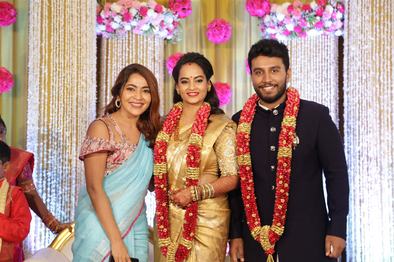 பிக்பாஸ் சுஜா வருணி - நடிகர் சிவகுமார் திருமண வரவேற்பு நிகழ்ச்சி... திரைப்பிரபலங்கள் நேரில் வாழ்த்து... புகைப்படத் தொகுப்பு பிக்பாஸ் சுஜா வருணி - நடிகர் சிவகுமார் திருமண வரவேற்பு நிகழ்ச்சி... திரைப்பிரபலங்கள் நேரில் வாழ்த்து... புகைப்படத் தொகுப்பு