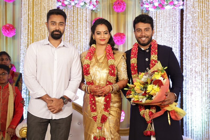 பிக்பாஸ் சுஜா வருணி - நடிகர் சிவகுமார் திருமண வரவேற்பு நிகழ்ச்சி... திரைப்பிரபலங்கள் நேரில் வாழ்த்து... புகைப்படத் தொகுப்பு பிக்பாஸ் சுஜா வருணி - நடிகர் சிவகுமார் திருமண வரவேற்பு நிகழ்ச்சி... திரைப்பிரபலங்கள் நேரில் வாழ்த்து... புகைப்படத் தொகுப்பு