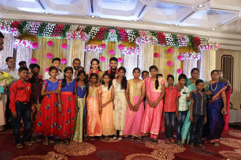 பிக்பாஸ் சுஜா வருணி - நடிகர் சிவகுமார் திருமண வரவேற்பு நிகழ்ச்சி... திரைப்பிரபலங்கள் நேரில் வாழ்த்து... புகைப்படத் தொகுப்பு பிக்பாஸ் சுஜா வருணி - நடிகர் சிவகுமார் திருமண வரவேற்பு நிகழ்ச்சி... திரைப்பிரபலங்கள் நேரில் வாழ்த்து... புகைப்படத் தொகுப்பு