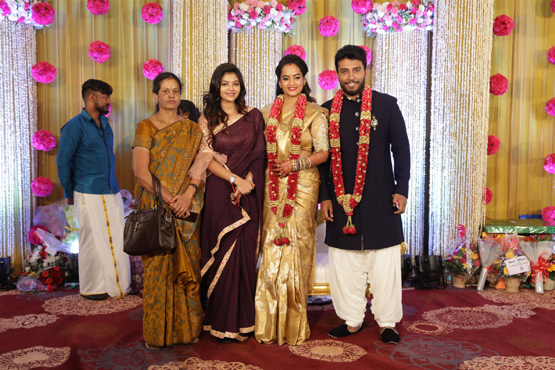 பிக்பாஸ் சுஜா வருணி - நடிகர் சிவகுமார் திருமண வரவேற்பு நிகழ்ச்சி... திரைப்பிரபலங்கள் நேரில் வாழ்த்து... புகைப்படத் தொகுப்பு பிக்பாஸ் சுஜா வருணி - நடிகர் சிவகுமார் திருமண வரவேற்பு நிகழ்ச்சி... திரைப்பிரபலங்கள் நேரில் வாழ்த்து... புகைப்படத் தொகுப்பு