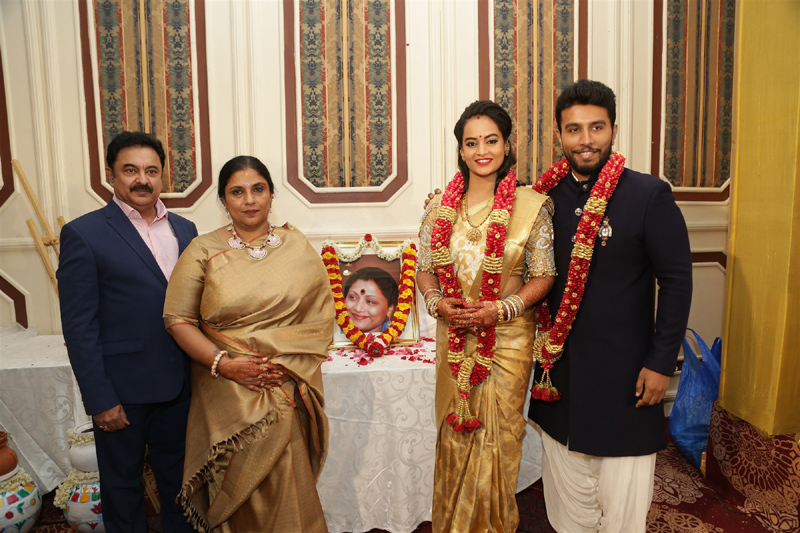 பிக்பாஸ் சுஜா வருணி - நடிகர் சிவகுமார் திருமண வரவேற்பு நிகழ்ச்சி... திரைப்பிரபலங்கள் நேரில் வாழ்த்து... புகைப்படத் தொகுப்பு பிக்பாஸ் சுஜா வருணி - நடிகர் சிவகுமார் திருமண வரவேற்பு நிகழ்ச்சி... திரைப்பிரபலங்கள் நேரில் வாழ்த்து... புகைப்படத் தொகுப்பு
