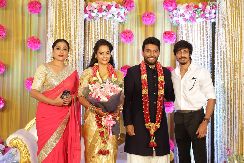 பிக்பாஸ் சுஜா வருணி - நடிகர் சிவகுமார் திருமண வரவேற்பு நிகழ்ச்சி... திரைப்பிரபலங்கள் நேரில் வாழ்த்து... புகைப்படத் தொகுப்பு பிக்பாஸ் சுஜா வருணி - நடிகர் சிவகுமார் திருமண வரவேற்பு நிகழ்ச்சி... திரைப்பிரபலங்கள் நேரில் வாழ்த்து... புகைப்படத் தொகுப்பு