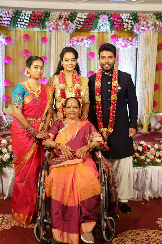 பிக்பாஸ் சுஜா வருணி - நடிகர் சிவகுமார் திருமண வரவேற்பு நிகழ்ச்சி... திரைப்பிரபலங்கள் நேரில் வாழ்த்து... புகைப்படத் தொகுப்பு பிக்பாஸ் சுஜா வருணி - நடிகர் சிவகுமார் திருமண வரவேற்பு நிகழ்ச்சி... திரைப்பிரபலங்கள் நேரில் வாழ்த்து... புகைப்படத் தொகுப்பு